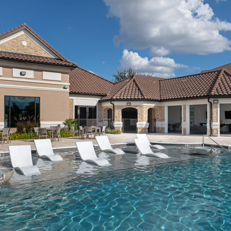 Outdoor pool with 7 chairs in the very shallow part